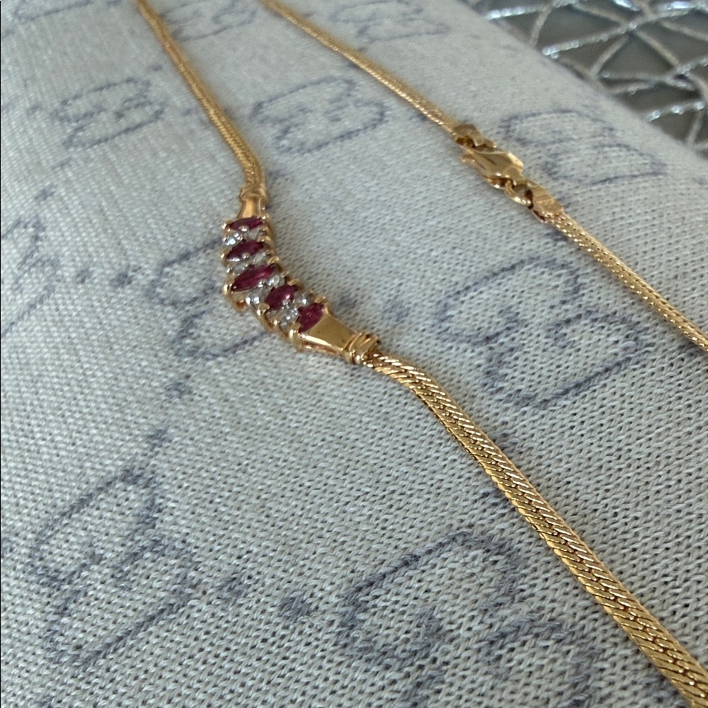 Elegant Gold Necklace with Ruby Accents - Picture 5 of 6